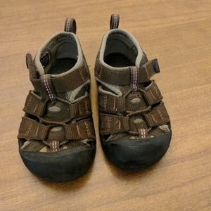 Keen toddler sadals